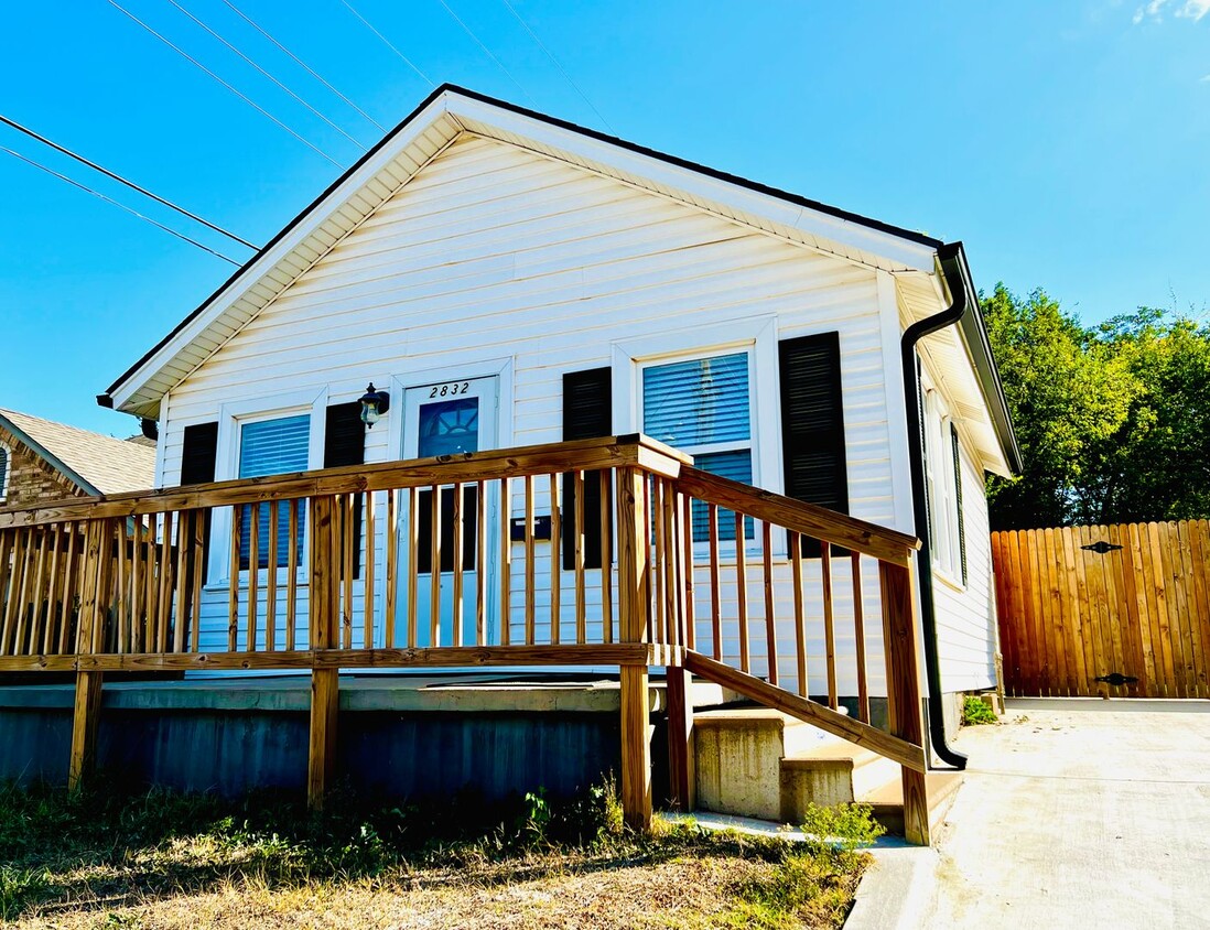 Updated Studio Home in Lyons Park Neighborhood!! - Updated Studio Home in Lyons Park Neighborhood!!