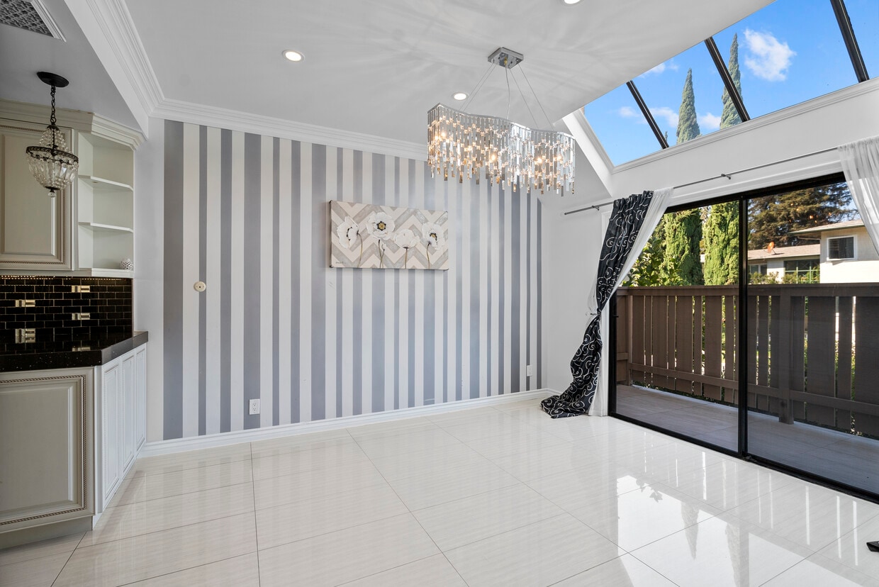 Kitchen Nook - 1734 N Verdugo Rd
