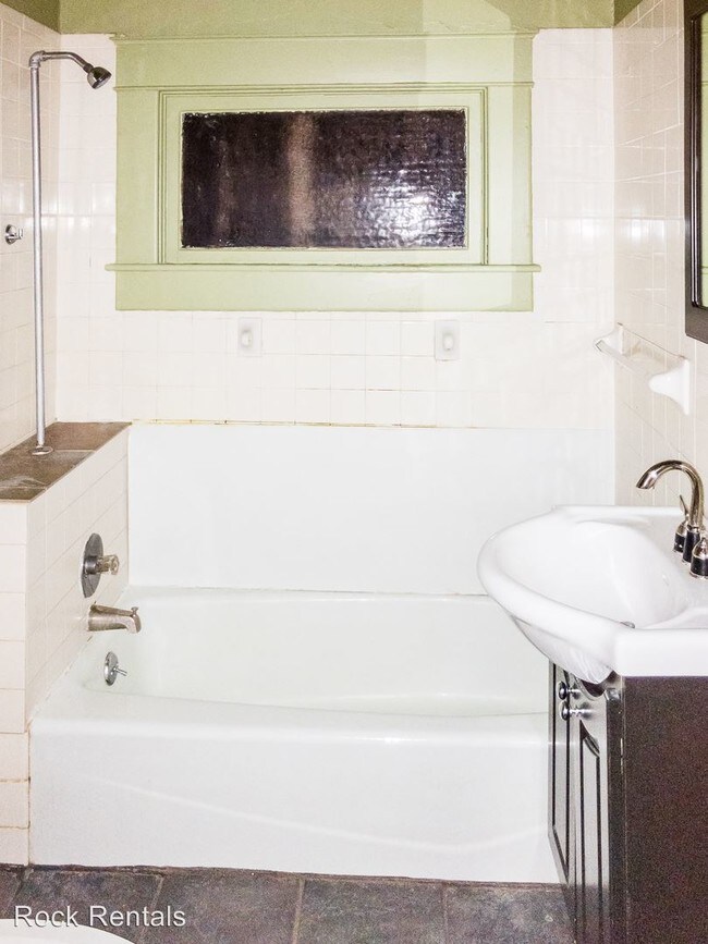 Foto del edificio - 3 br, 1 bath House - 202 W 12th Ave