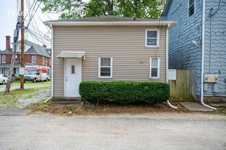 Building Photo - 202 W 8th Ave