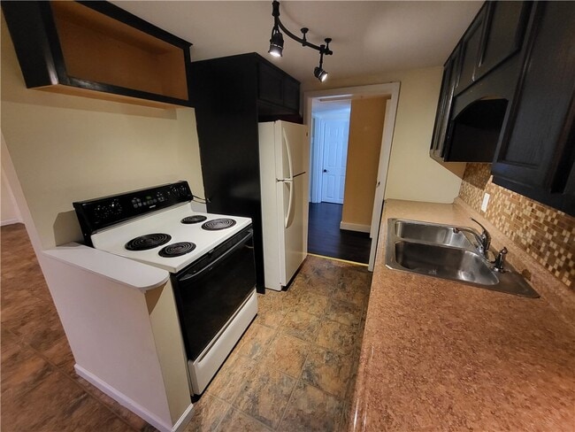 Building Photo - 3973 North Ave