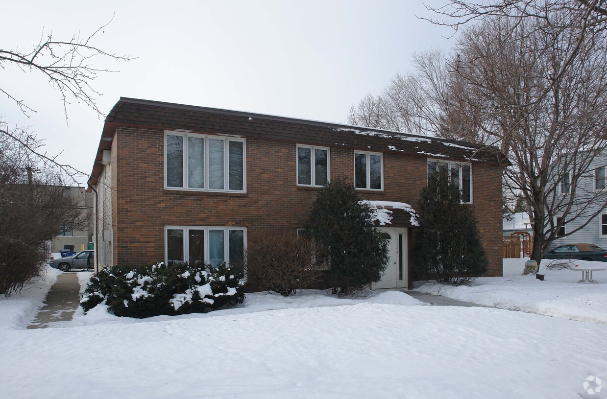 Kelly Apartments Apartments in Saint Louis Park, MN