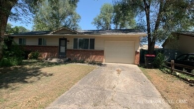 Building Photo - 343 Rosewood Dr