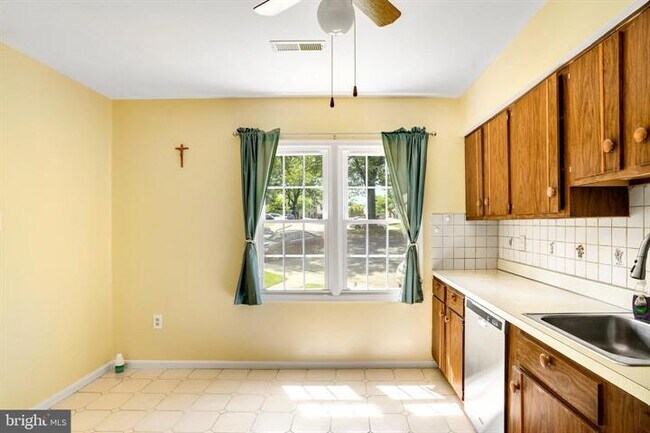 Foto del edificio - 4905 Van Walbeek Plz