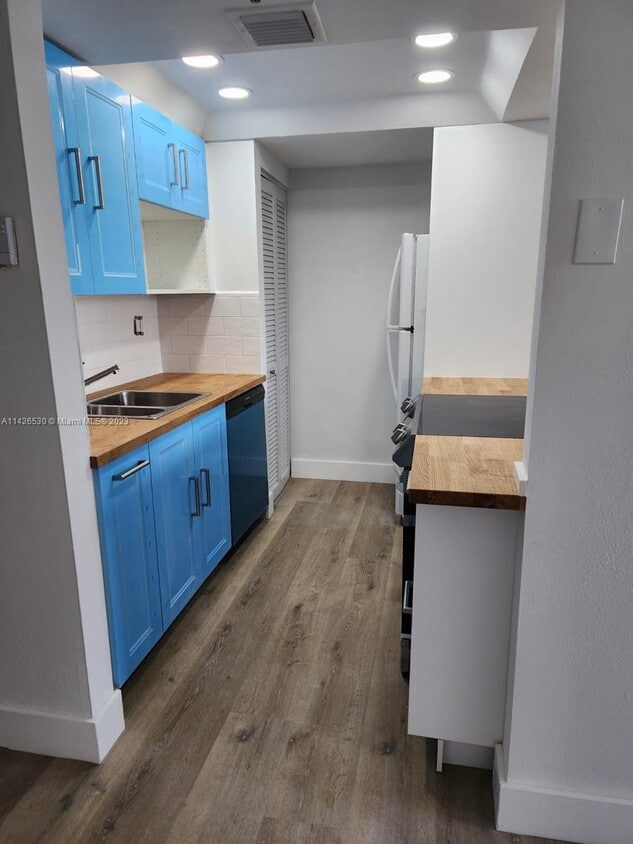 520 Brickell Key Dr Unit A1517, Miami, FL 33131 Condo for Rent in