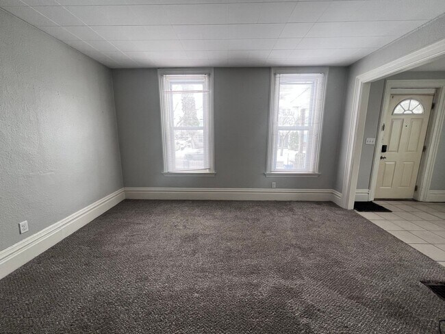 Foto del edificio - 1-Bedroom Unit Near Downtown Grand Rapids – On-Site Laundry!