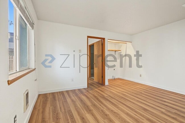 Building Photo - Unit