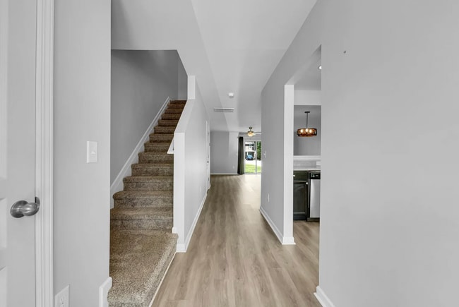 Building Photo - 3-Bedroom Townhome in Highland Creek – Ava...