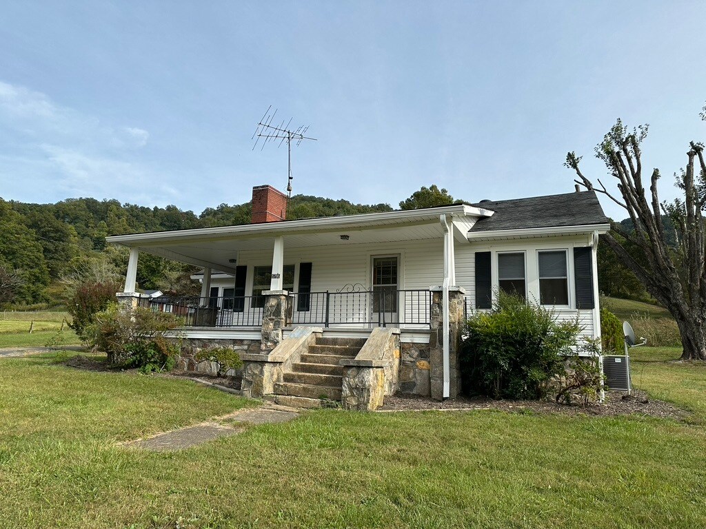 5758 US Hwy 23, Mars Hill, NC 28754 House Rental in Mars Hill, NC