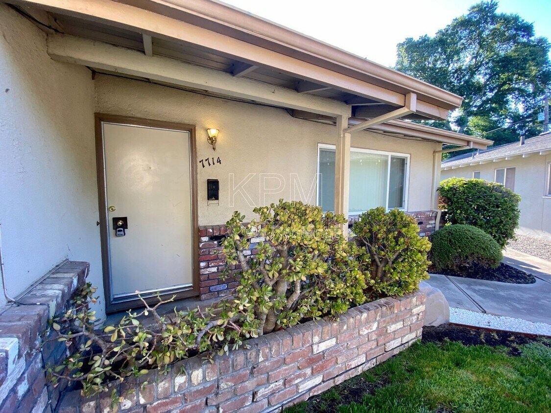 Foto principal - 7714 Brentwood Dr