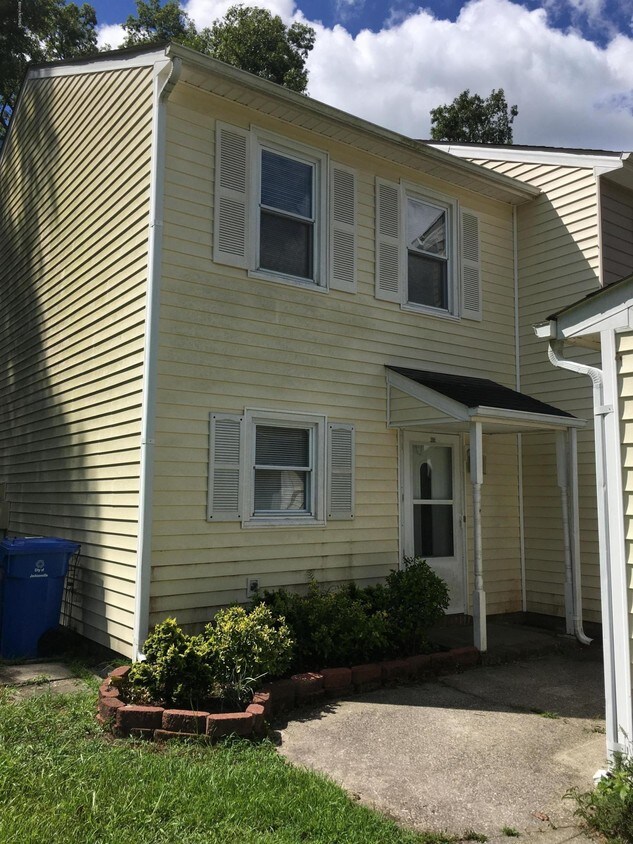 Primary Photo - 117 Greenford Pl