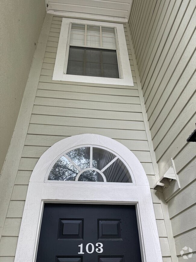Building Photo - 10000 SW 52nd Ave