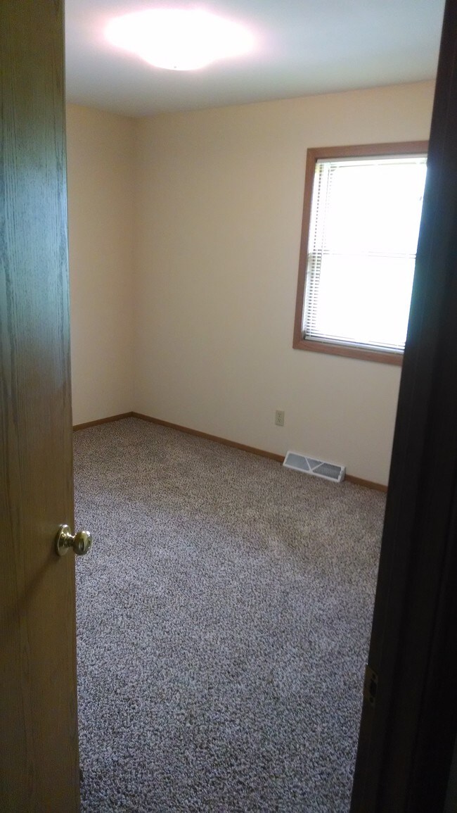 5750 Jefferson Rd, Johnson Creek, WI 53038 Townhome Rentals in