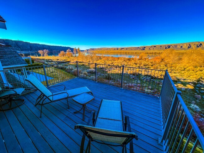 Foto del edificio - 23959 Crescent Bay Dr NW