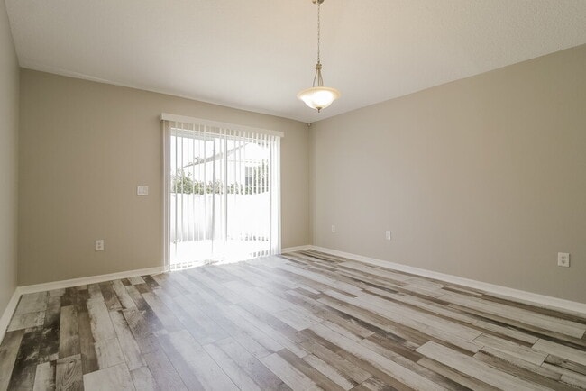 Building Photo - 2114 Nicollett Way