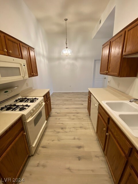 Foto del edificio - 2305 W Horizon Ridge Pkwy