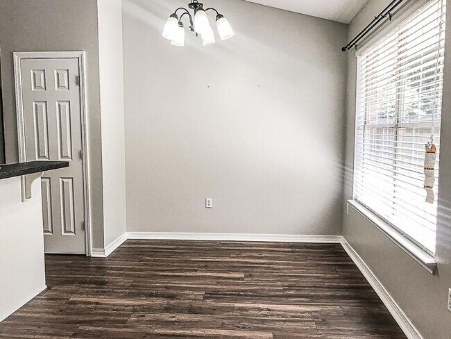 Foto del edificio - Home in Foxwood Estates