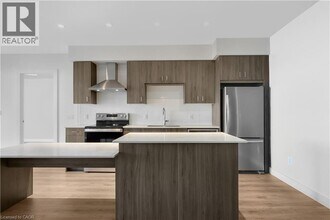 Building Photo - 15 Glebe St