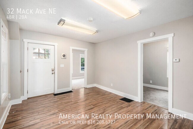 Foto del edificio - 32 Mack Ave NE