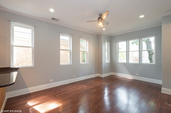 Building Photo - 1903 N Mozart St