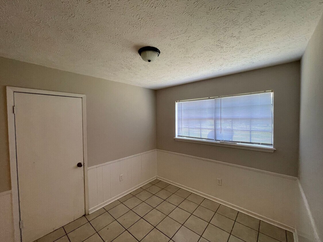 Foto del edificio - 5731 Horton Ave