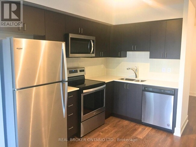 Building Photo - 1255 Bayly St