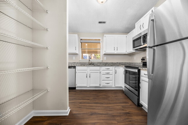 Building Photo - 5933 Sunrise Court, Charlotte, NC 28212