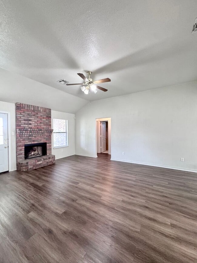 Building Photo - 5603 Golden Dr