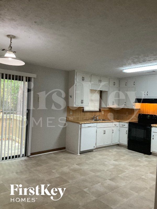 Building Photo - 9053 Southcrest Ct