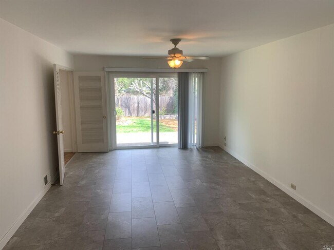 Building Photo - 590 Marin Oaks Dr