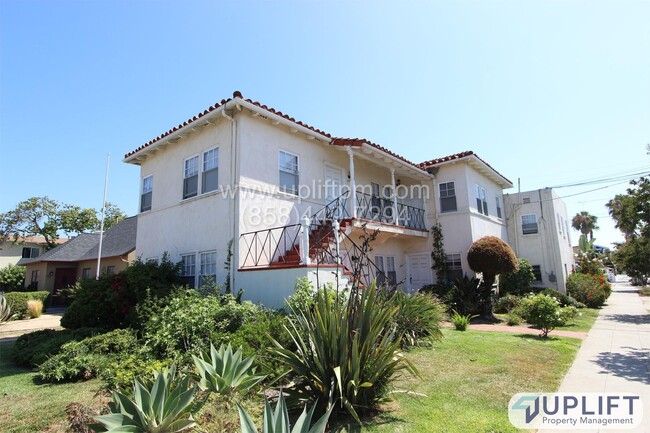 Building Photo - $500 off MOVE IN NOW! University Heights h...