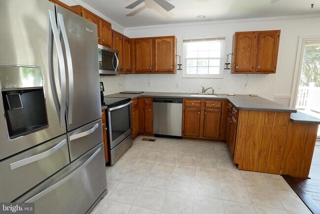 Building Photo - 7862 Centergate Ct