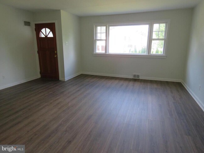 Foto del edificio - 6041 Washington Ln