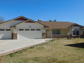Building Photo - 502 Garnet Dr