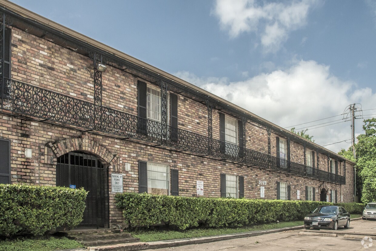 Dove Creek Apartments in Houston, TX