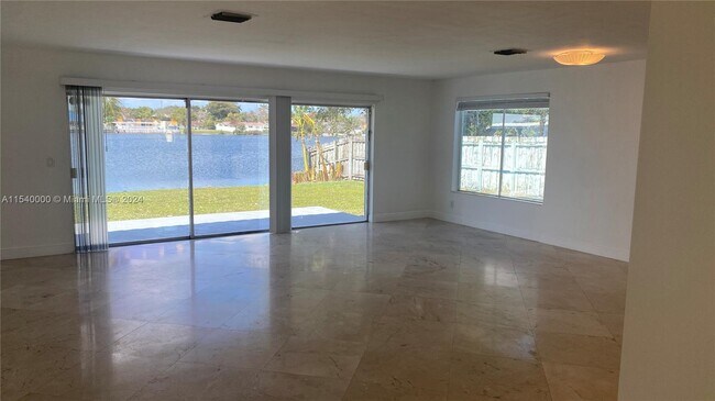 Foto del edificio - 21220 NE 24th Ct