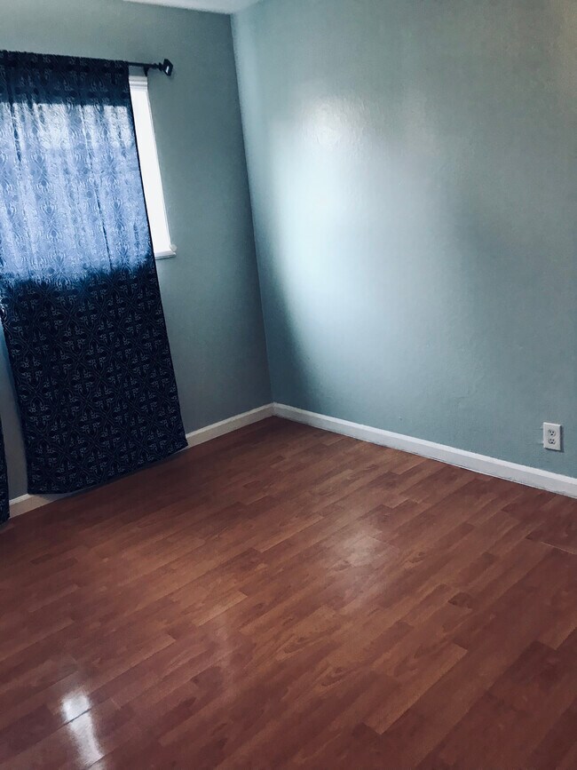 Foto del edificio - 3055 Curran Ave