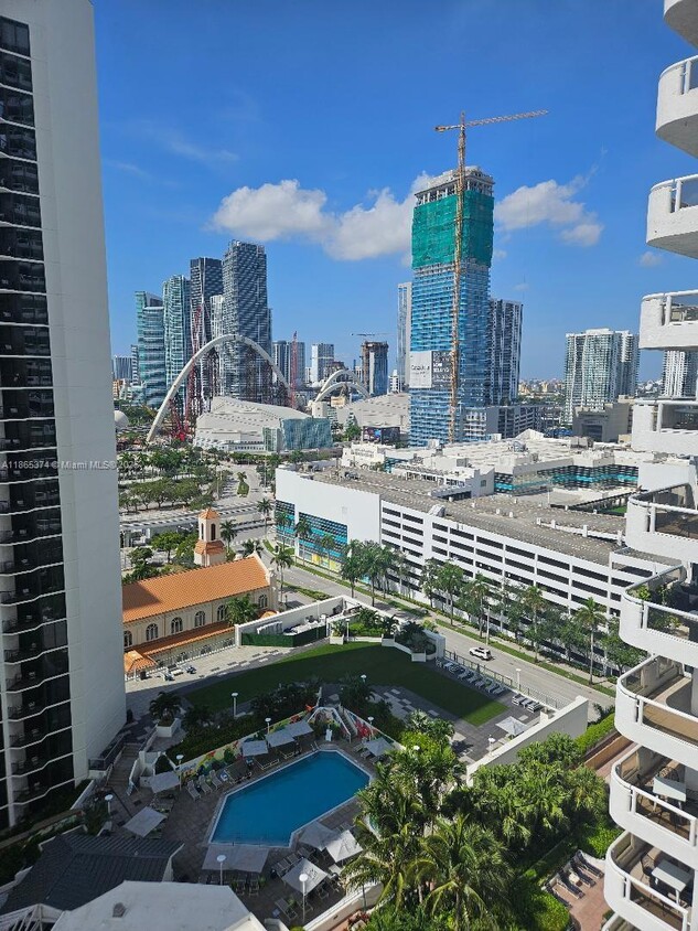 Building Photo - 1717 N Bayshore Dr