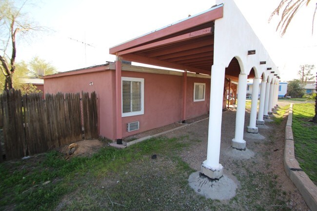Building Photo - 1325 W Cochise Dr