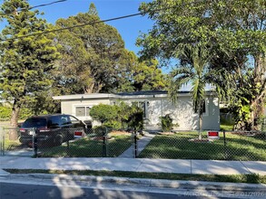 Building Photo - 642 NW 14th Way