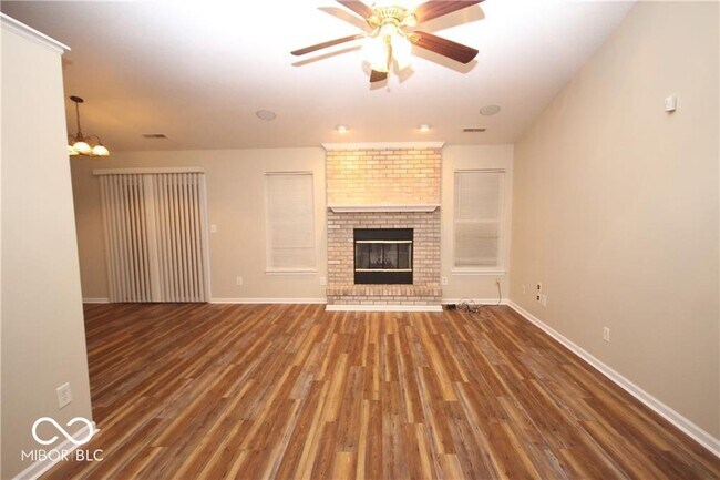 Building Photo - 556 Hollowood Ln