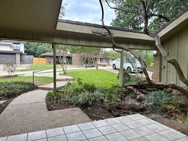 Building Photo - 501 N Durango Cir
