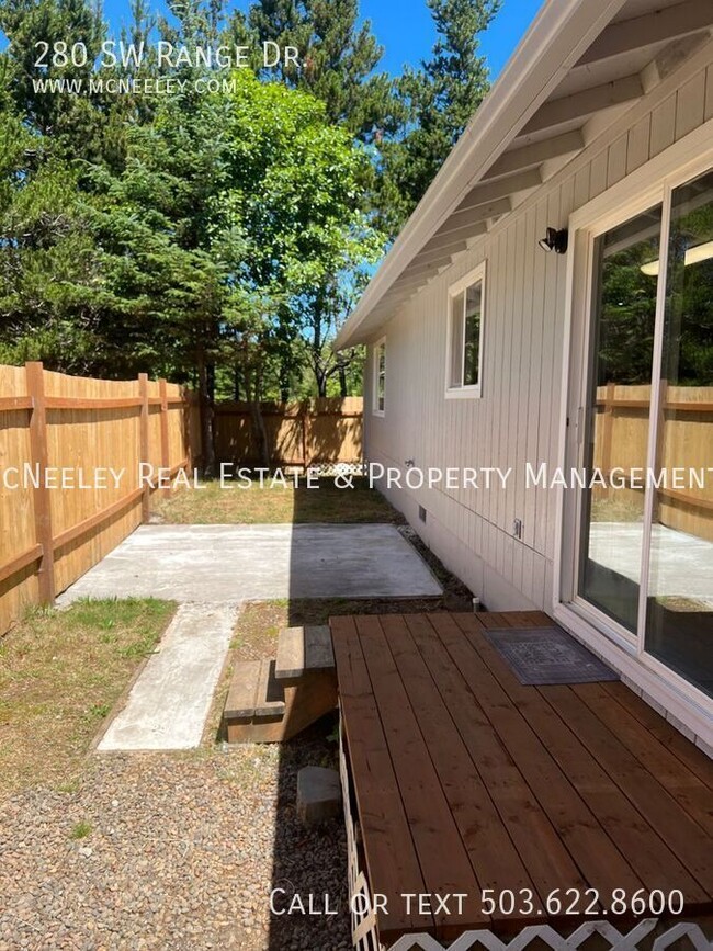 Building Photo - 280 SW Range Dr