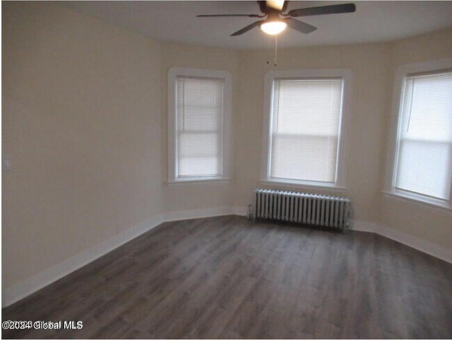 Building Photo - 442 Cedar St