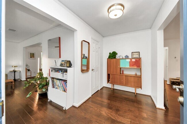 Foto del edificio - 403 Lakeside Estates Dr