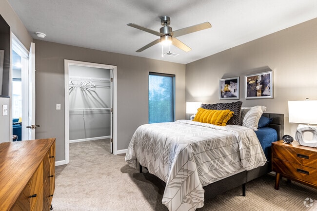 2BR, 2BA - 1180SF - The Silverleaf Apartments