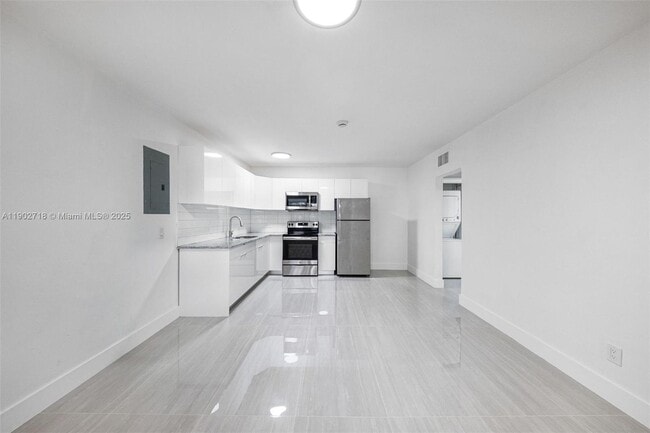 Foto del edificio - 1050 NE 129th St