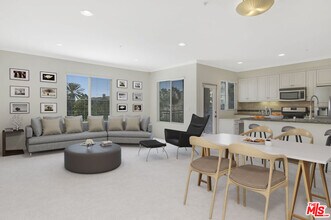Building Photo - 6020 S Seabluff Dr