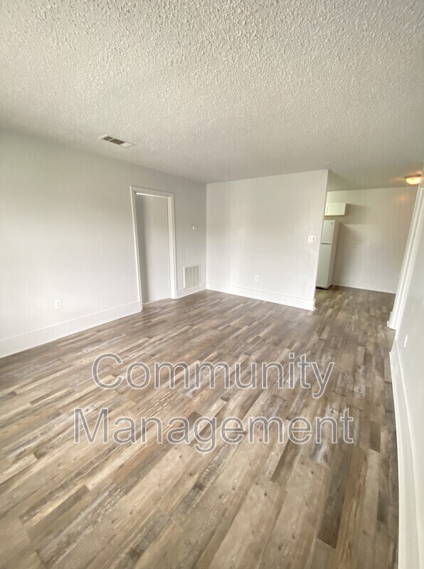 Building Photo - 1005 Shilo St