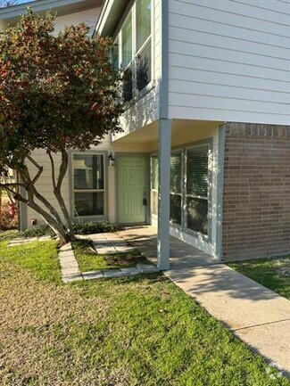 Building Photo - 2717 Meadow Park Dr